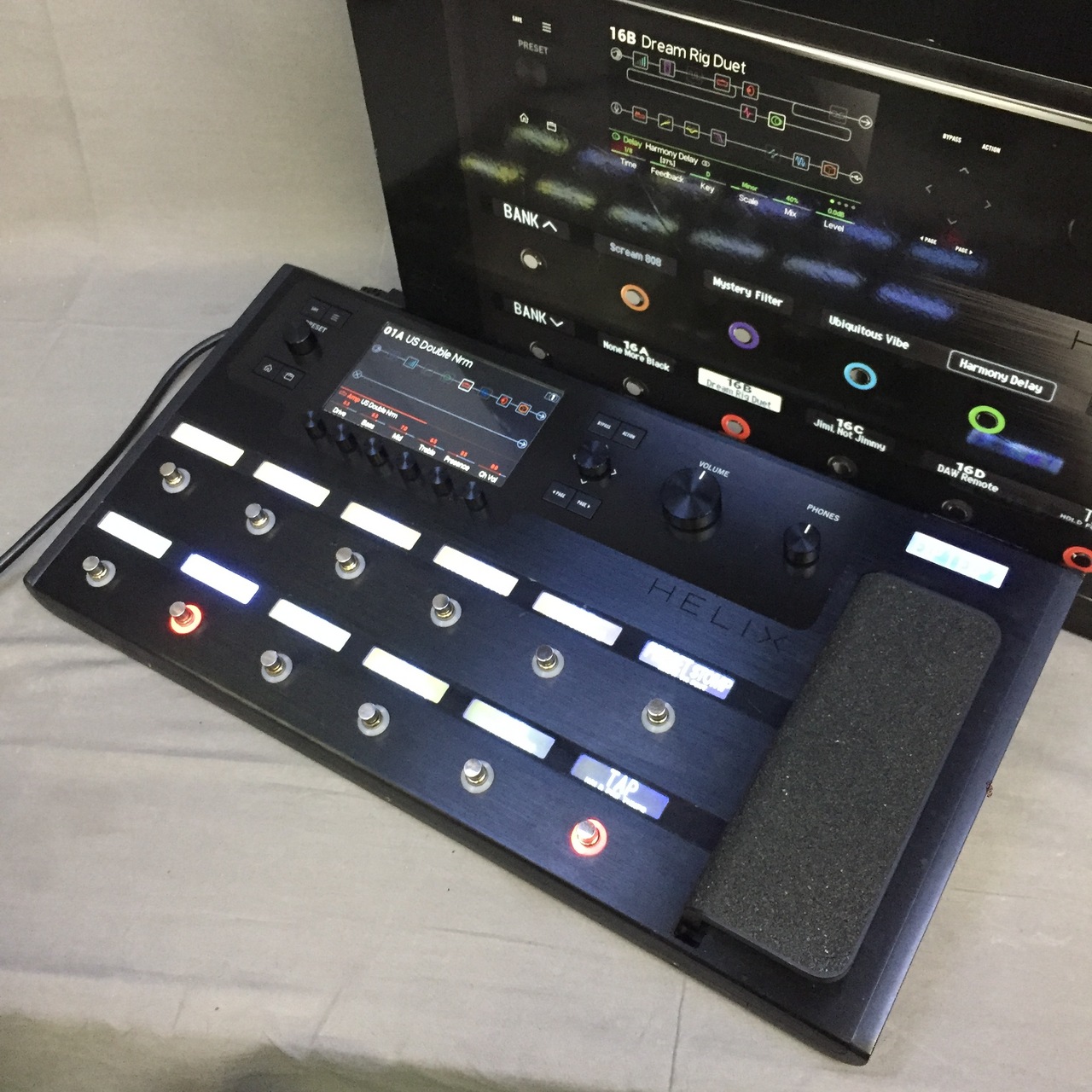 LINE 6 Helix Floor 買取ました。デジマートにて￥168,000で販売中 