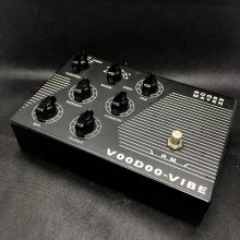ジミ・ヘンドリックスが愛した揺れ。巨匠ロジャー・メイヤーが解き放つ最高峰モジュレーション。 Roger Mayer VooDoo-Vibe 1995年製 買い取らせていただきました。